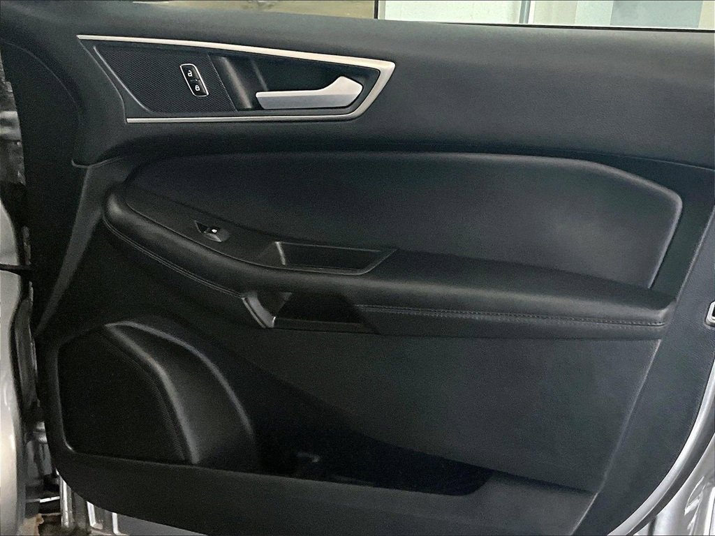 Used 2023 Ford Edge SEL image 12