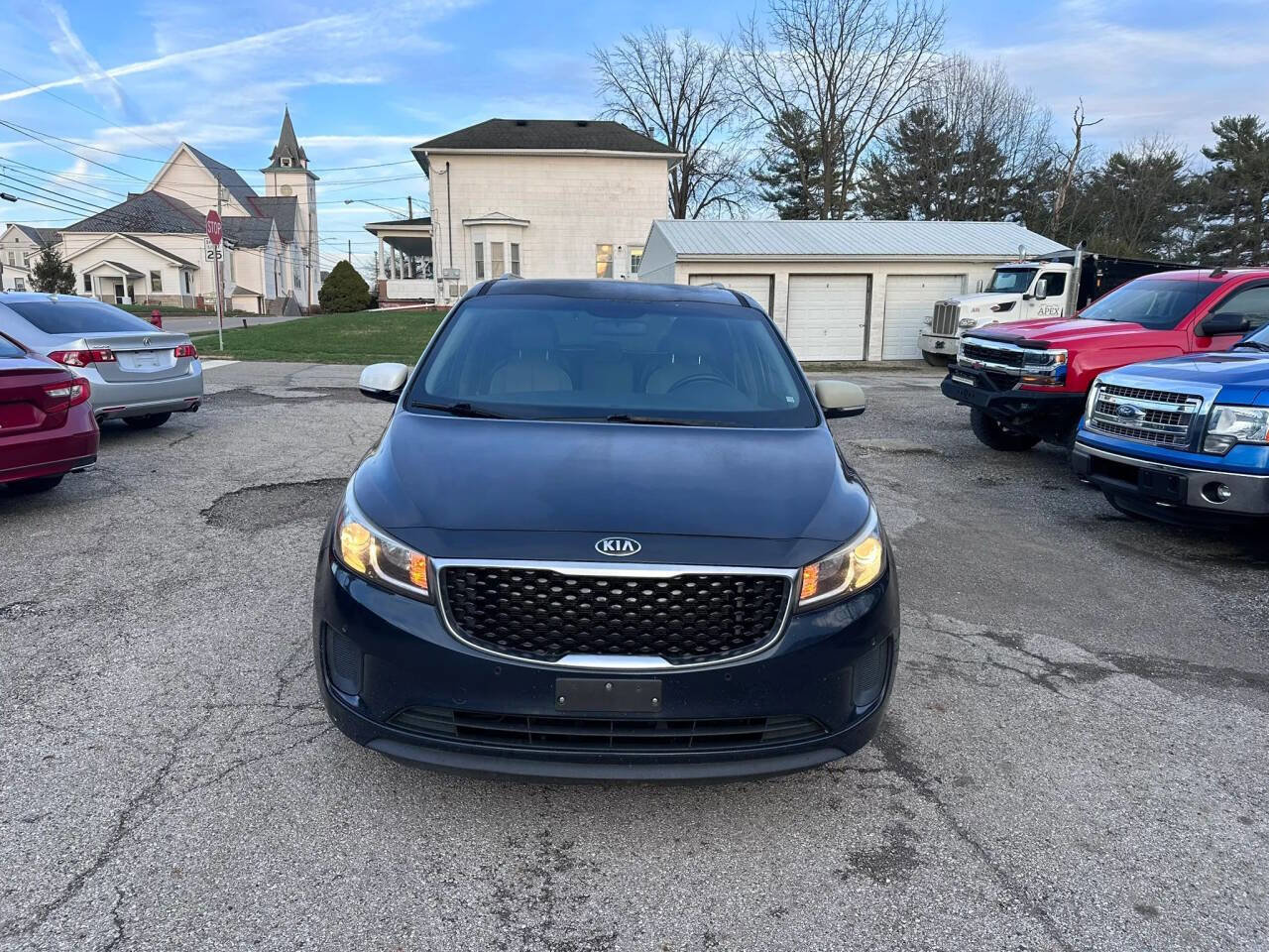 Used 2017 Kia Sedona LX w/ LX Essentials Premium Package image 2