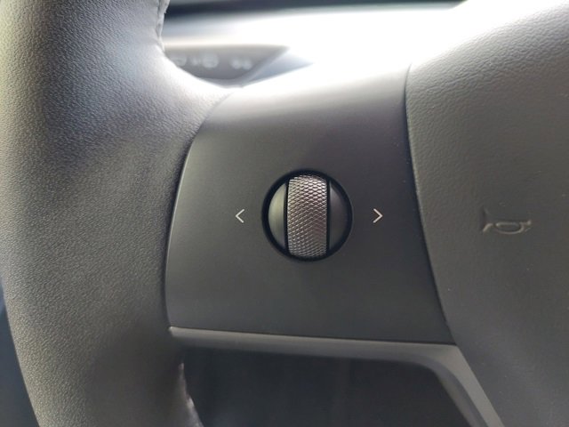 Used 2025 Tesla Model Y Long Range image 27