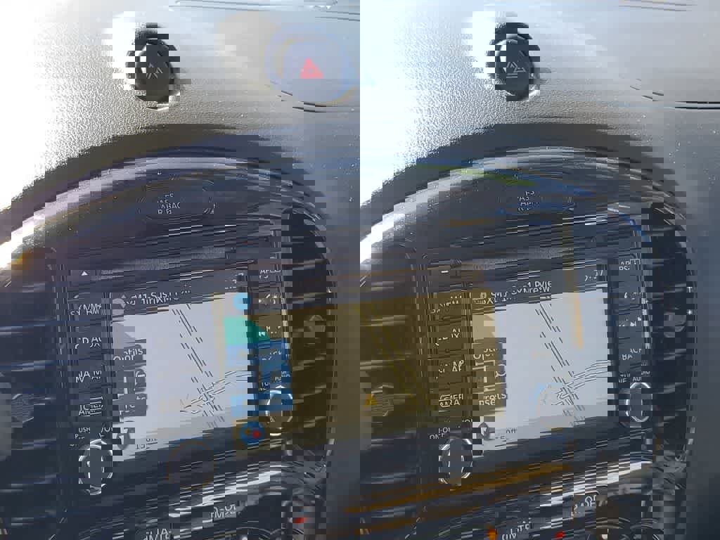 Used 2015 Nissan Juke SL image 26