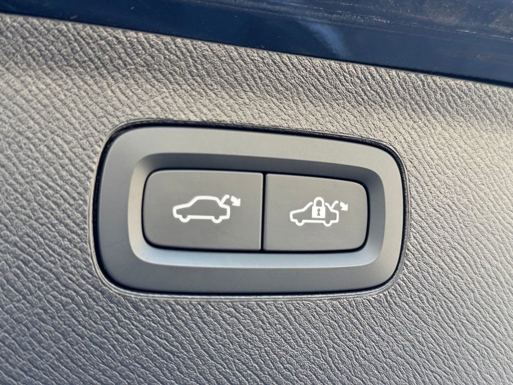 Used 2023 Volvo XC90 T8 Ultimate image 36