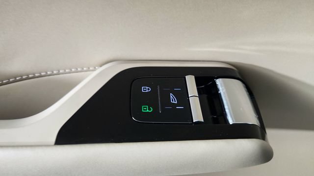 New 2026 Volvo EX90 Plus AWD/4WD image 10