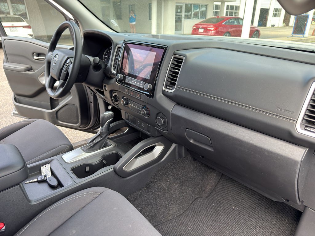 Used 2024 Nissan Frontier SV image 29