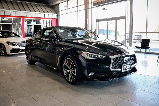 Used 2022 INFINITI Q60 3.0t Luxe w/ Essential Package AWD/4WD image 3