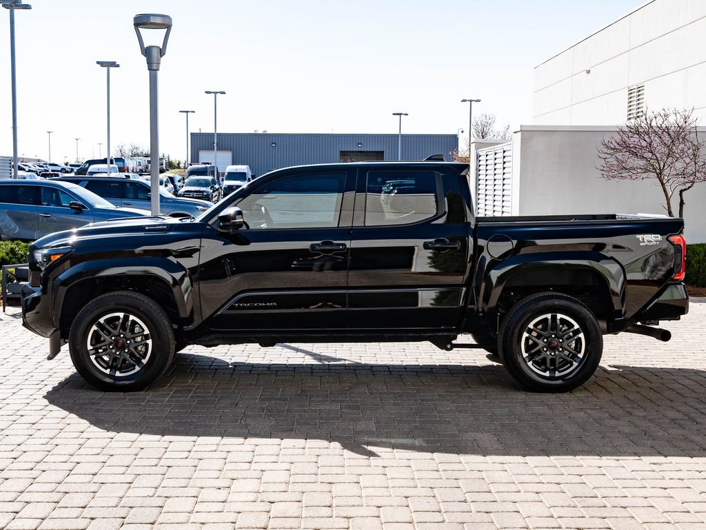Used 2025 Toyota Tacoma TRD Sport w/ TRD Sport Upgrade Package AWD/4WD image 5