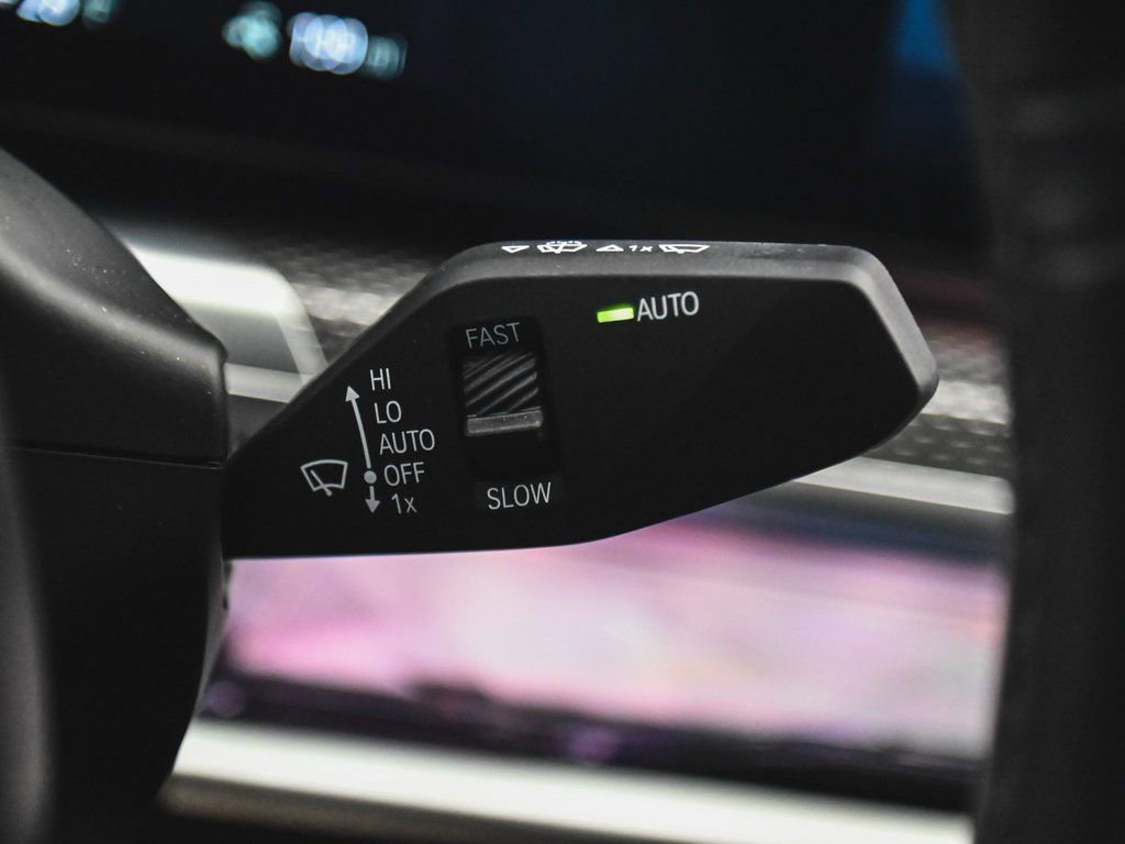 Used 2023 BMW i7 xDrive60 w/ Parking Assistance Package image 29