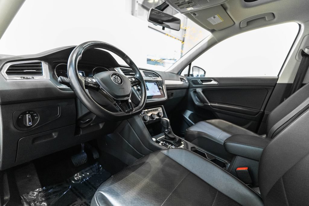 Used 2018 Volkswagen Tiguan SEL w/ 3rd Row Seat Package AWD/4WD image 4