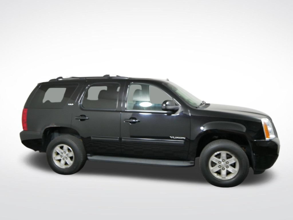 Used 2013 GMC Yukon SLT w/ SLT-2 Equipment Package AWD/4WD image 2