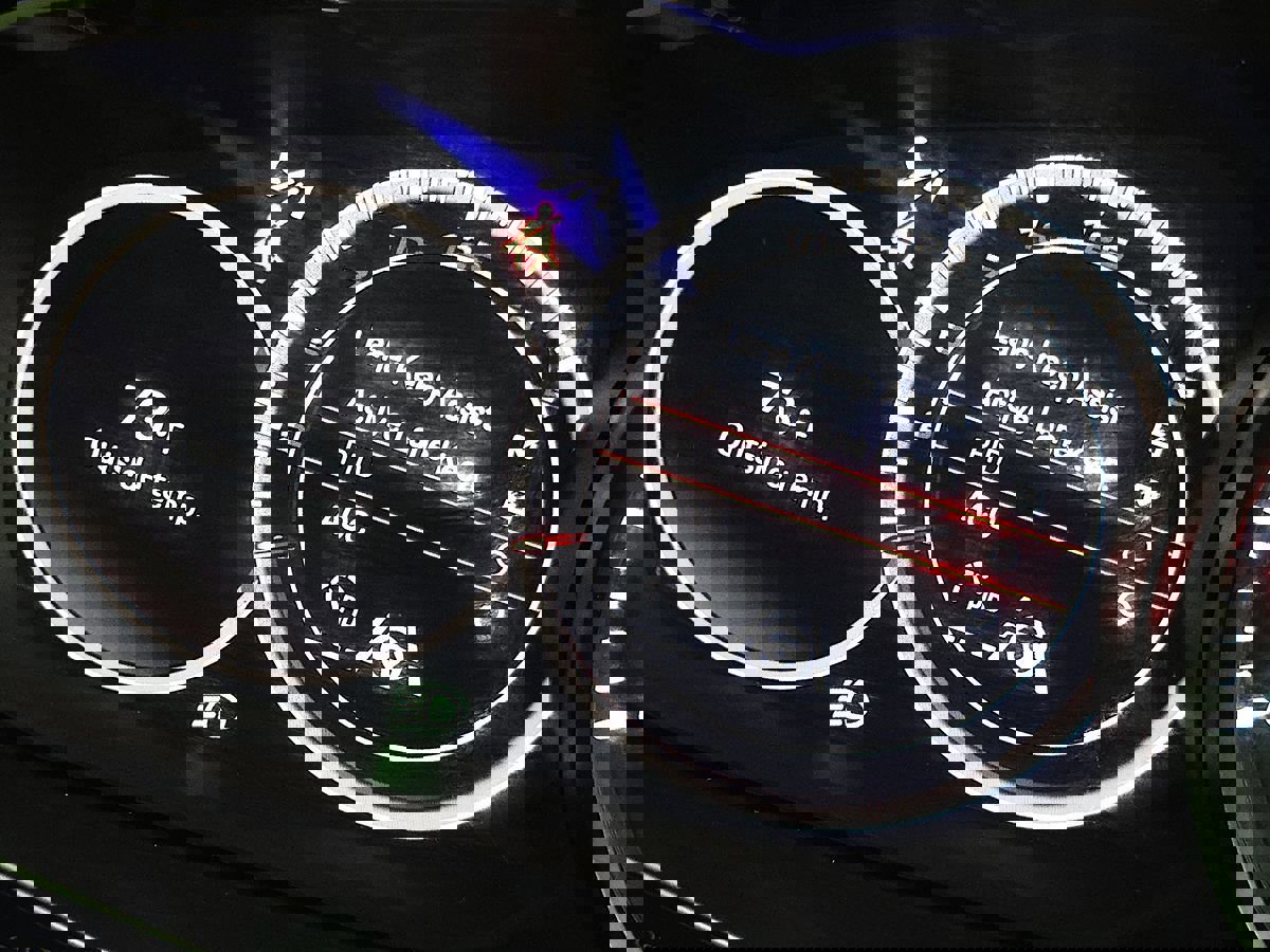 Used 2023 Porsche Cayenne Platinum Edition image 32