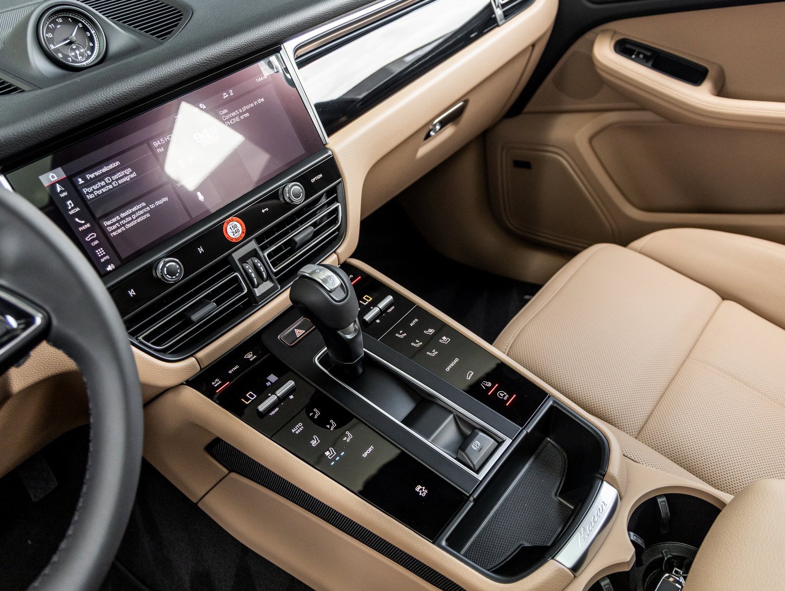 Used 2025 Porsche Macan image 29