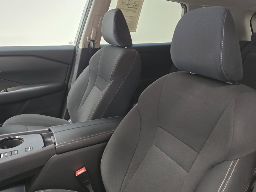 Used 2025 Nissan Rogue S FWD image 18