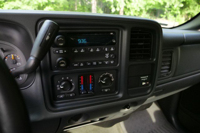 Used 2004 Chevrolet Silverado 2500 LS RWD image 9