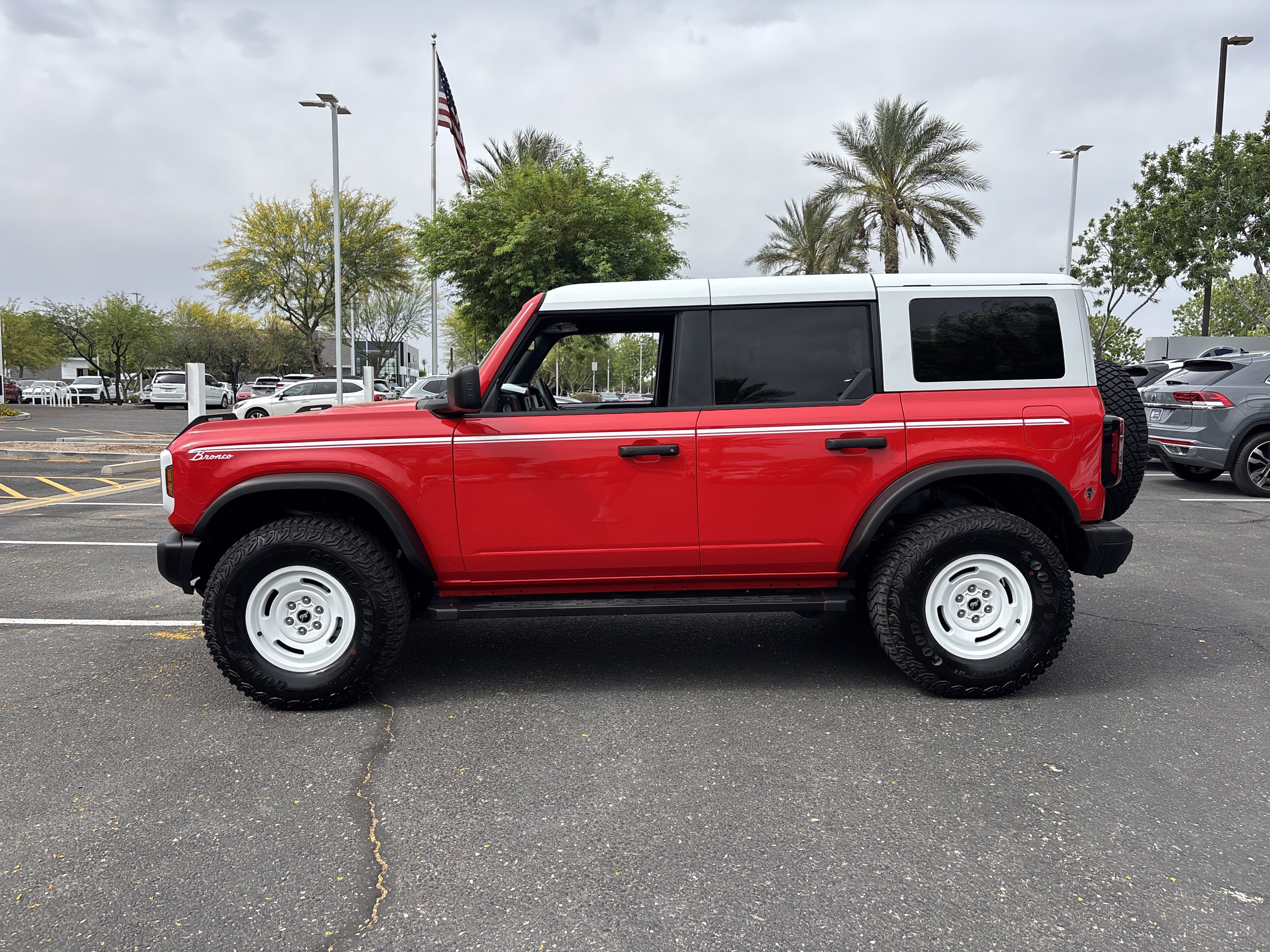 Used 2024 Ford Bronco Heritage Edition AWD/4WD image 2