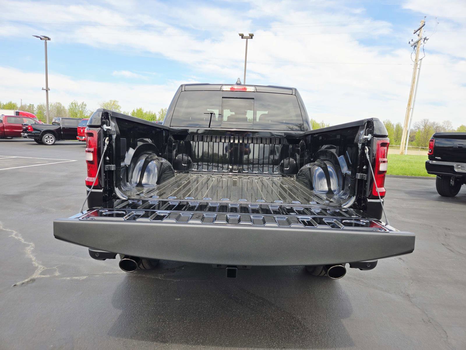 New 2026 RAM 1500 Laramie AWD/4WD image 14