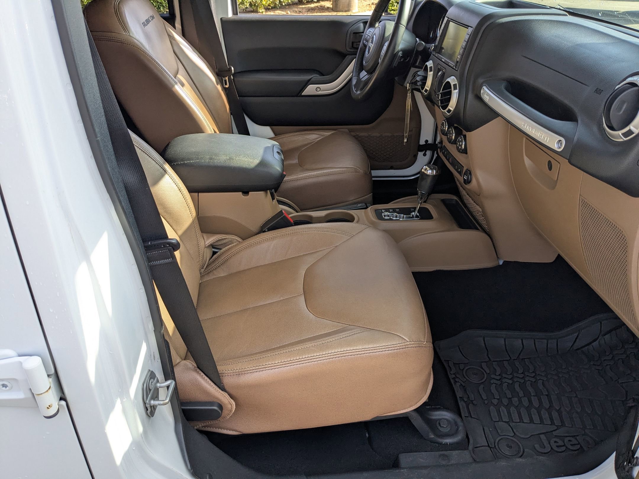 Used 2017 Jeep Wrangler Unlimited Rubicon w/ Connectivity Group image 34