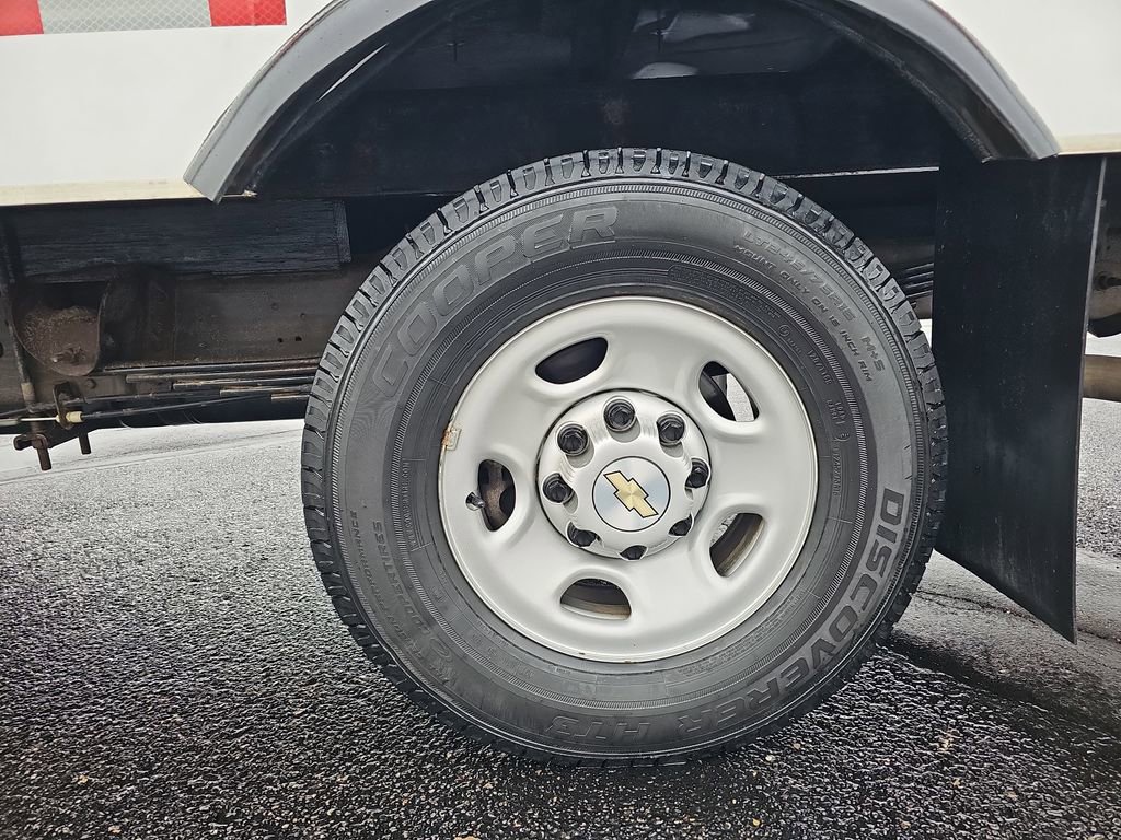 Certified 2021 Chevrolet Express 3500 Cutaway w/ Power Convenience Package image 25