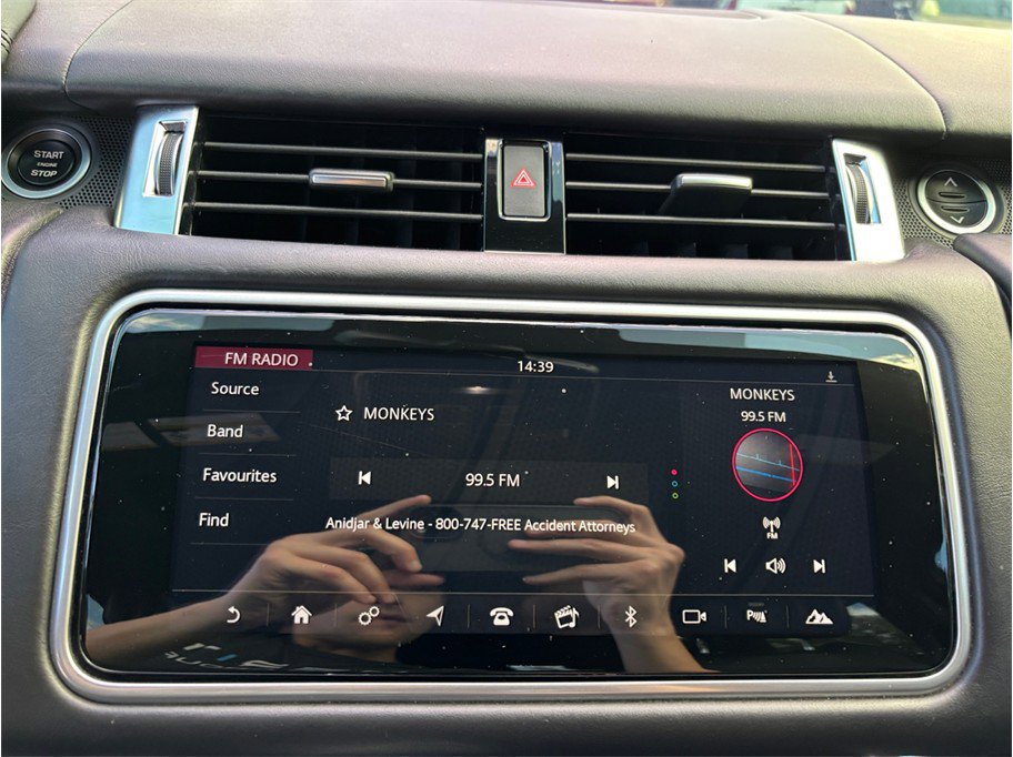 Used 2018 Land Rover Range Rover Sport HSE Dynamic image 31