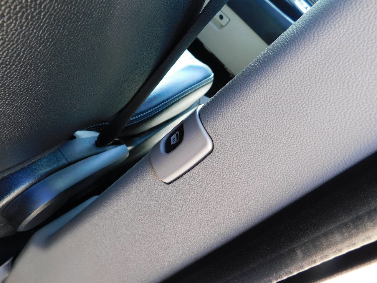 Used 2017 Dodge Grand Caravan SXT image 23