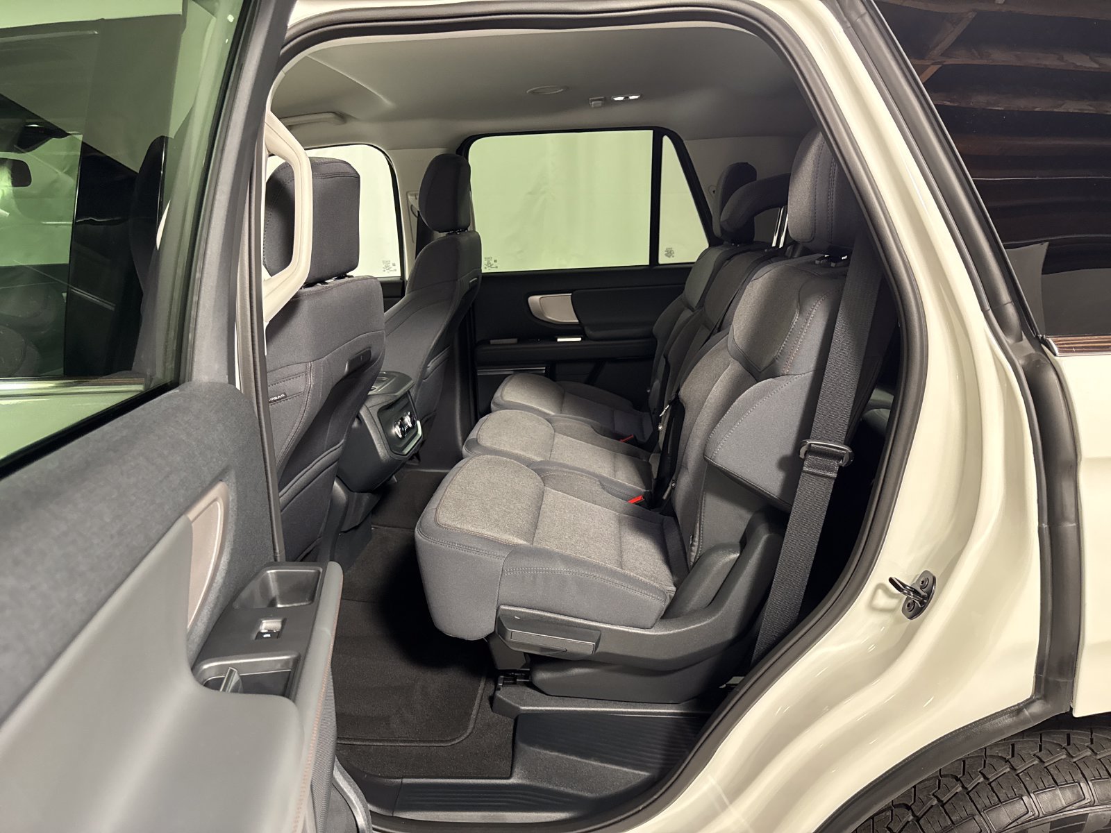 Used 2025 Ford Expedition Active AWD/4WD image 5