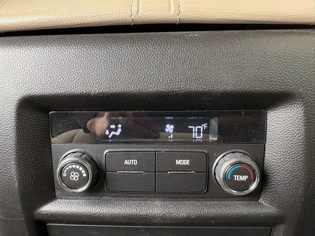 Used 2023 Chevrolet Traverse LS image 41