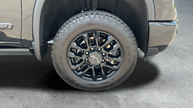 Used 2025 Chevrolet Silverado 2500 High Country w/ High Country Premium Package AWD/4WD image 27