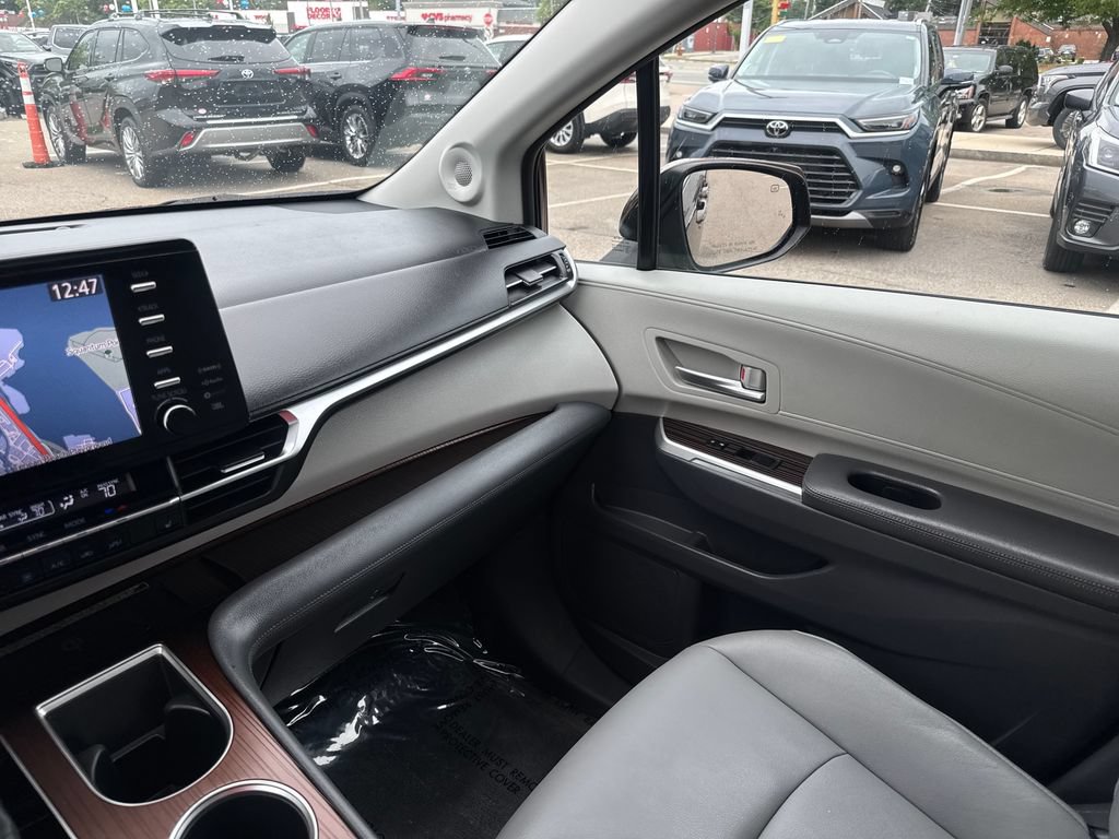 Used 2021 Toyota Sienna XLE w/ XLE Plus Package AWD/4WD image 31