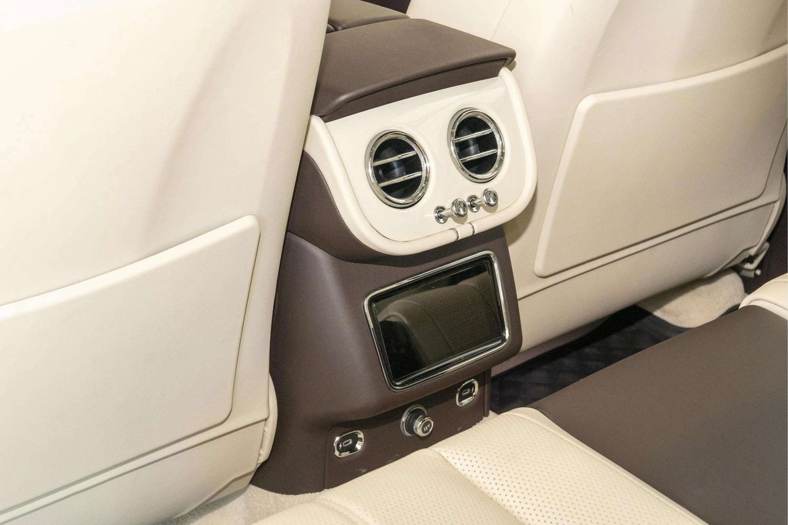 Used 2022 Bentley Bentayga AWD/4WD image 61