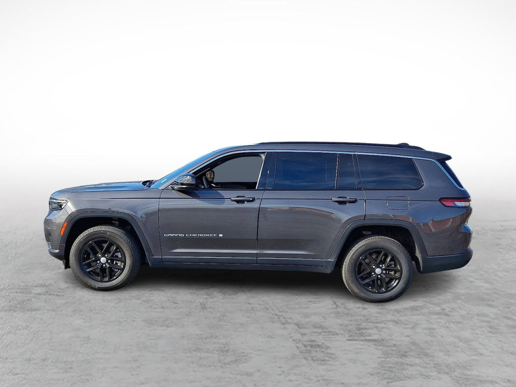 Used 2024 Jeep Grand Cherokee L Laredo w/ Luxury Tech Group I image 2