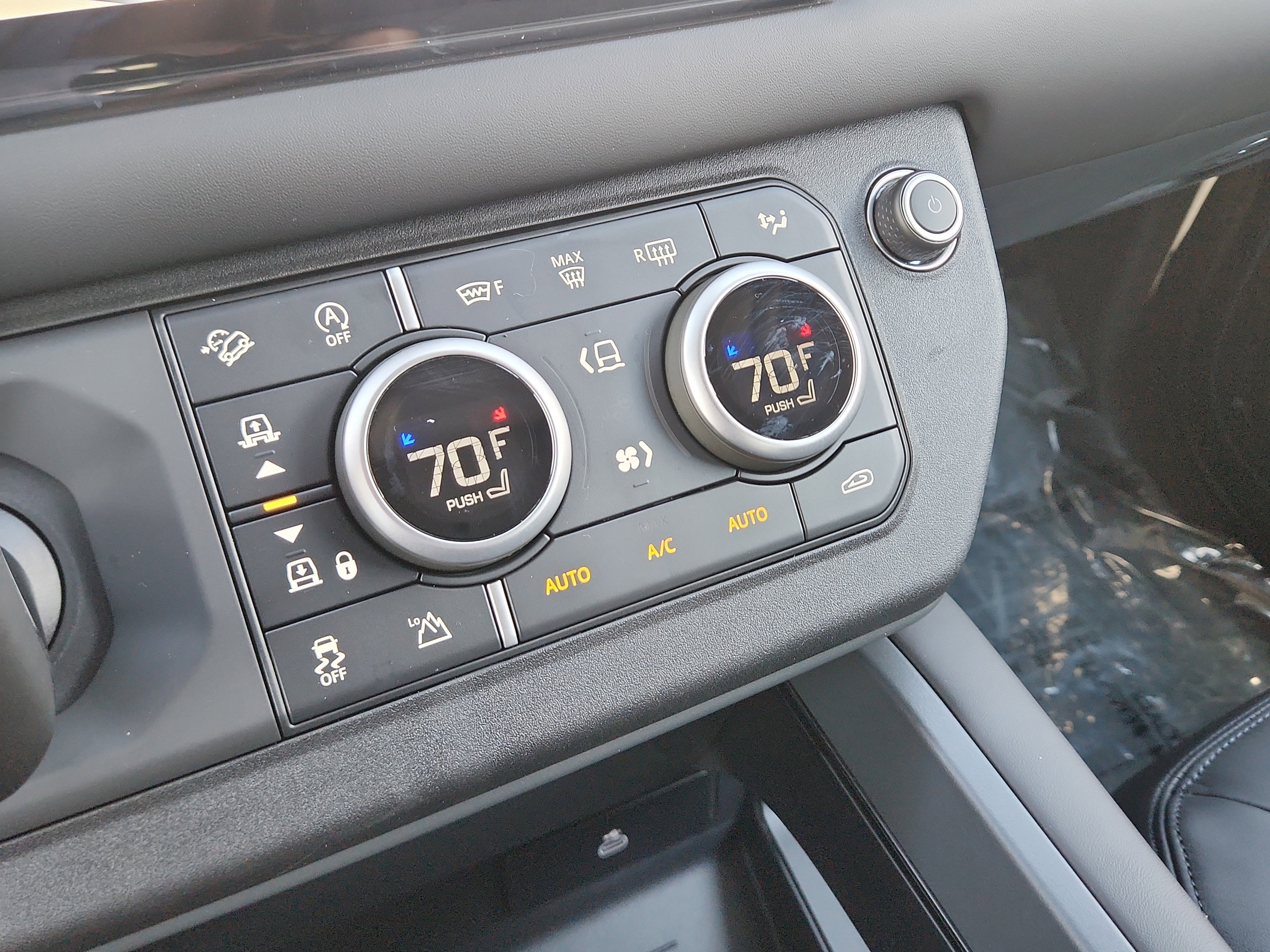 New 2025 Land Rover Defender 110 X-Dynamic SE image 28
