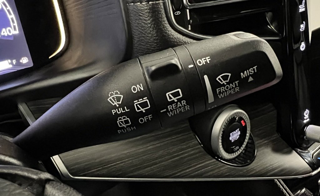 Used 2023 Jeep Wagoneer L Series III w/ Premium Group I image 37