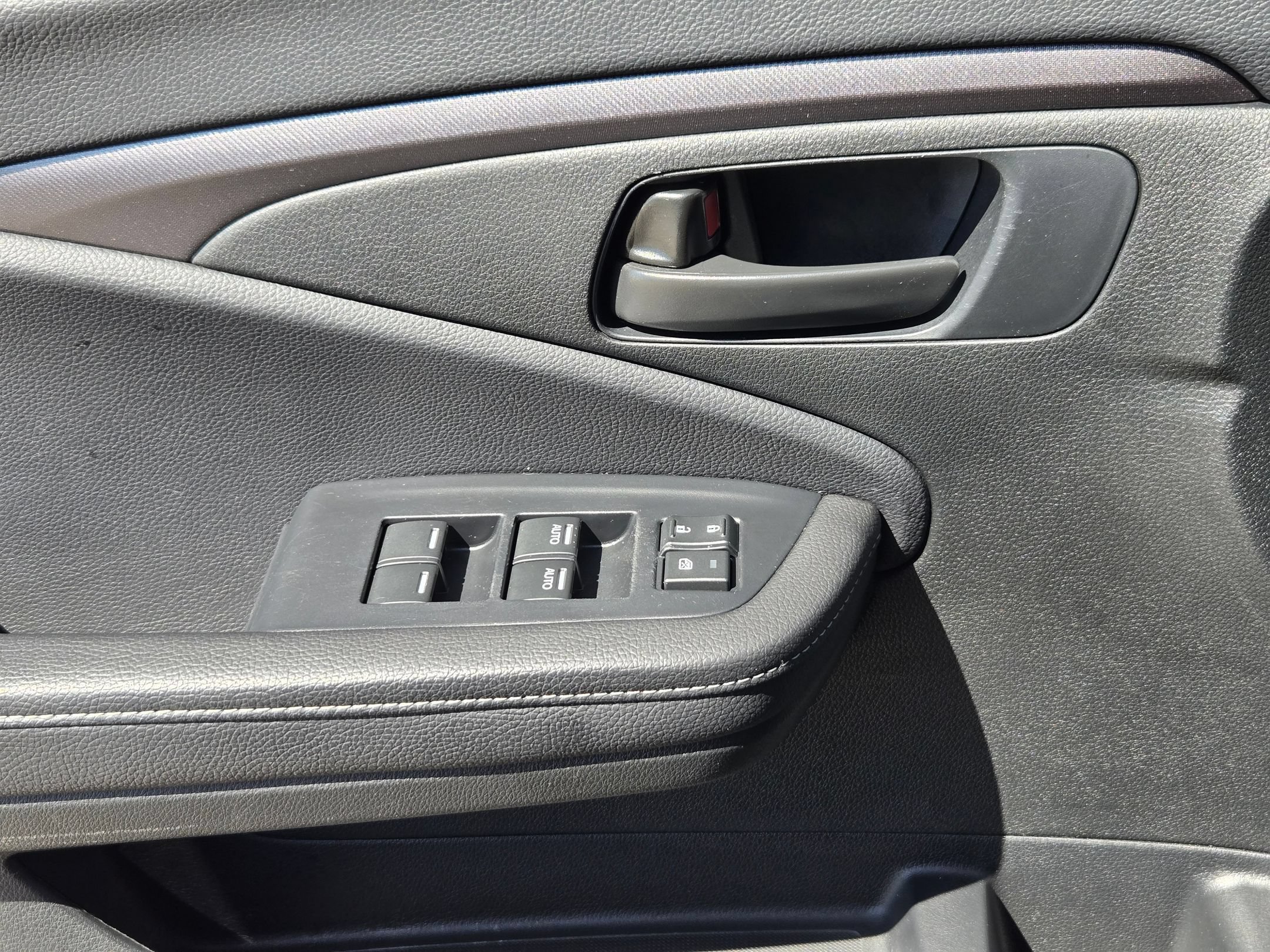 Used 2025 Honda Ridgeline Sport image 11