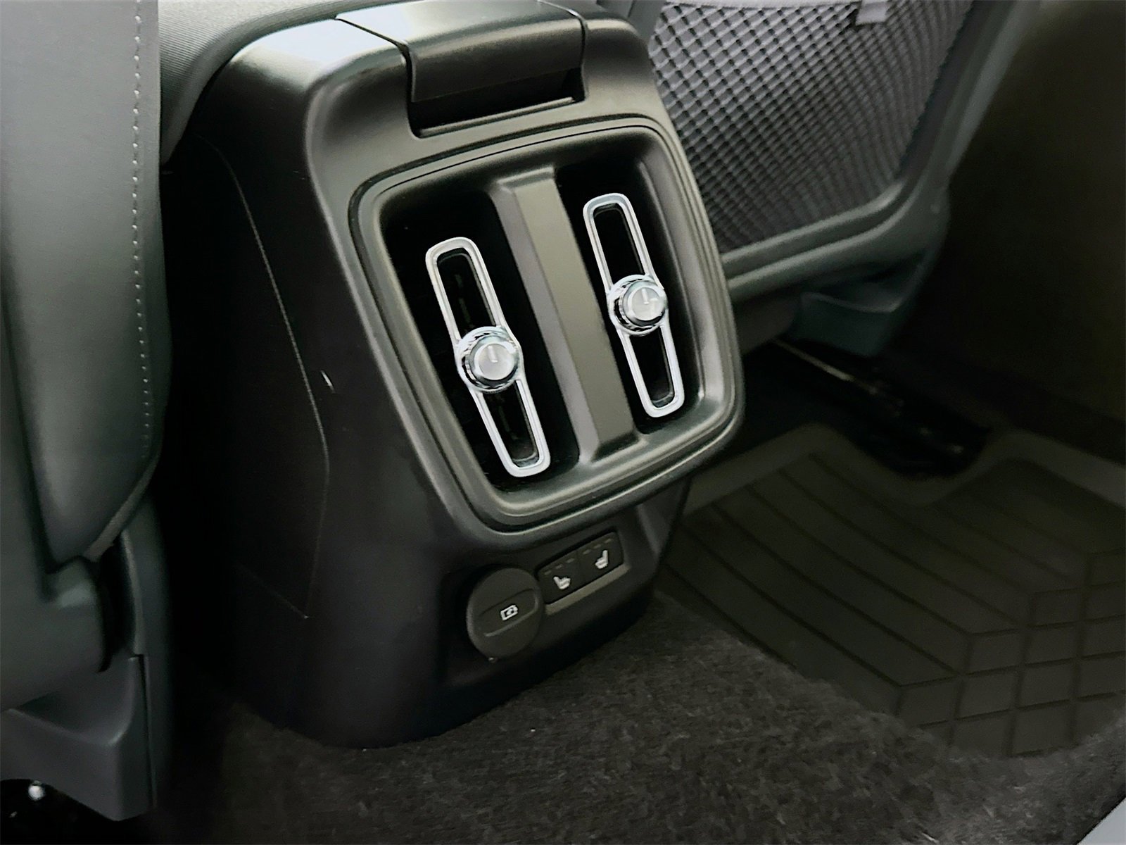 Used 2023 Polestar Polestar 2 w/ Pilot Pack image 27