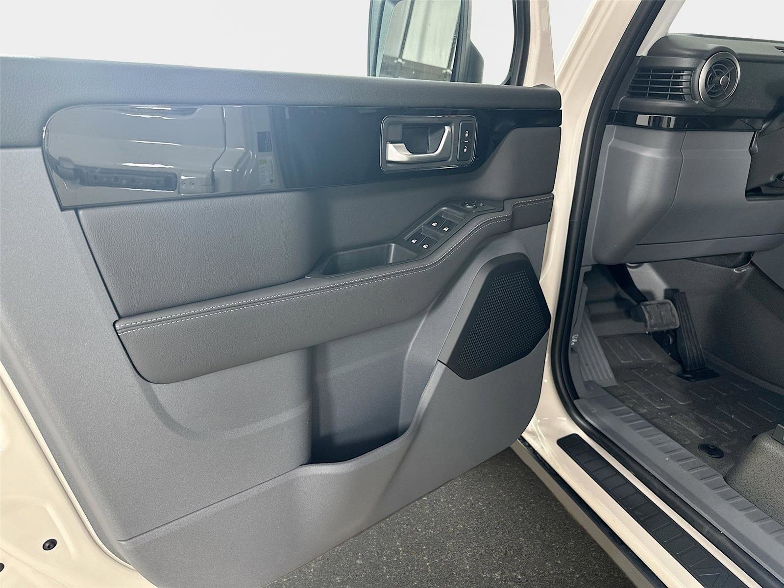 New 2025 INEOS Grenadier Fieldmaster Edition image 17