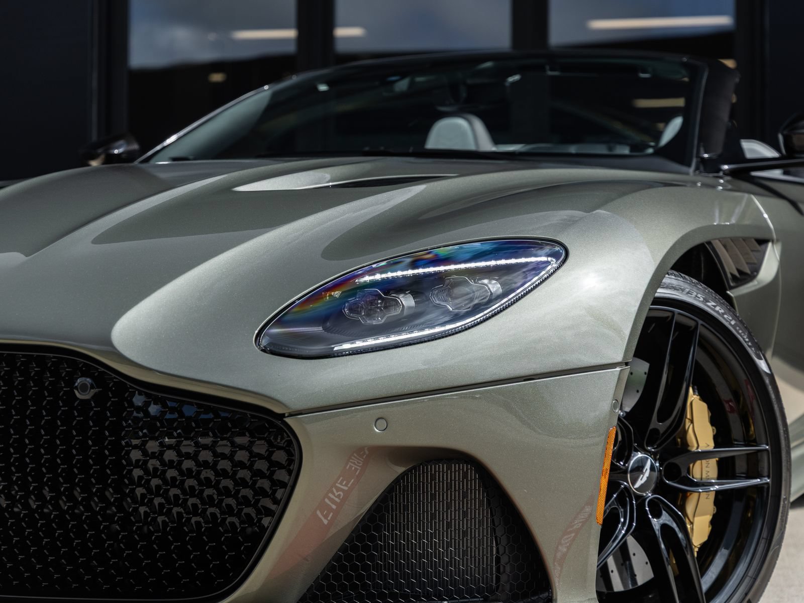 Used 2023 Aston Martin DBS Superleggera Volante RWD image 19