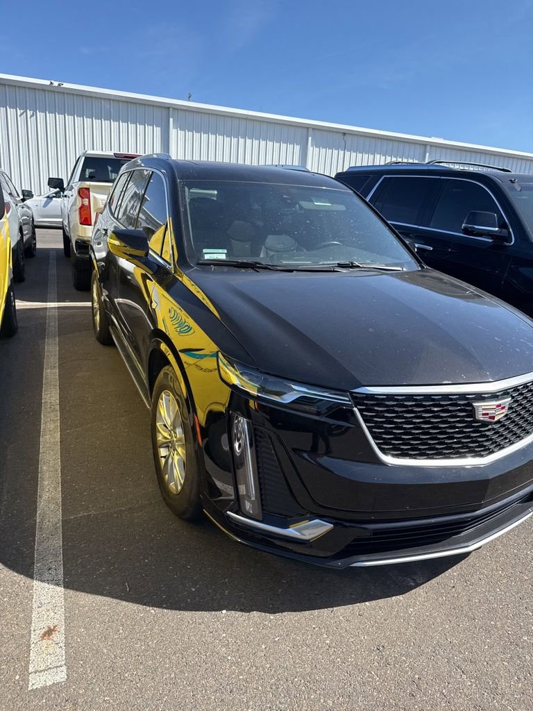Used 2023 Cadillac XT6 Luxury image 3