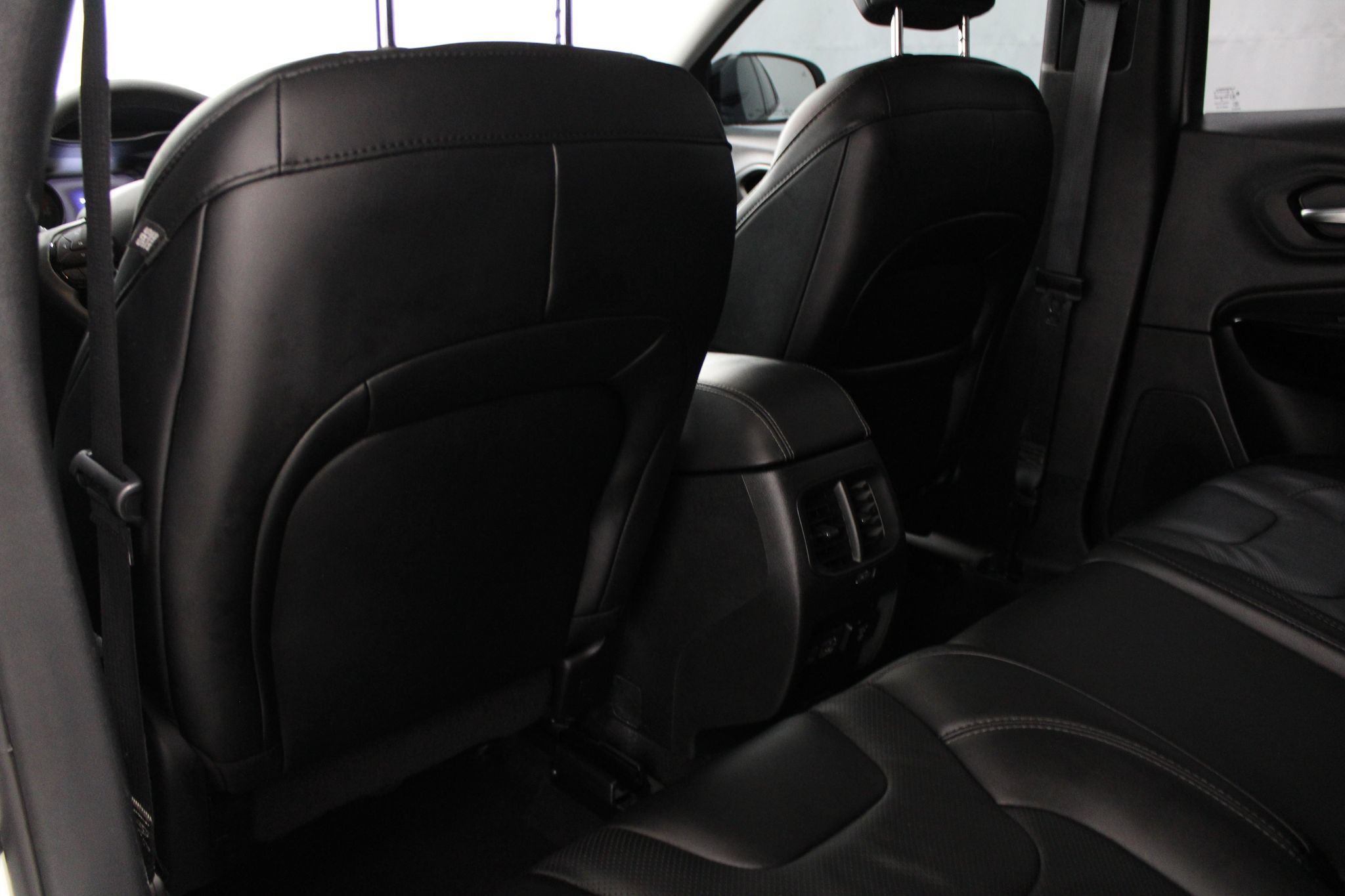 Used 2023 Jeep Cherokee Altitude Lux AWD/4WD image 16