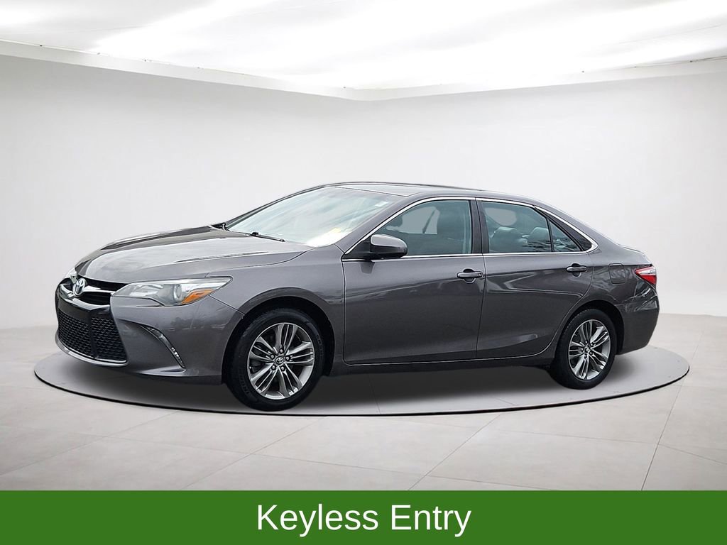Used 2017 Toyota Camry SE image 3