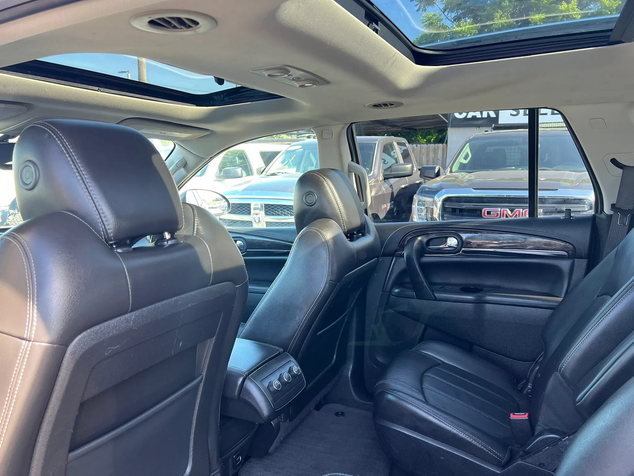 Used 2017 Buick Enclave Leather FWD image 11