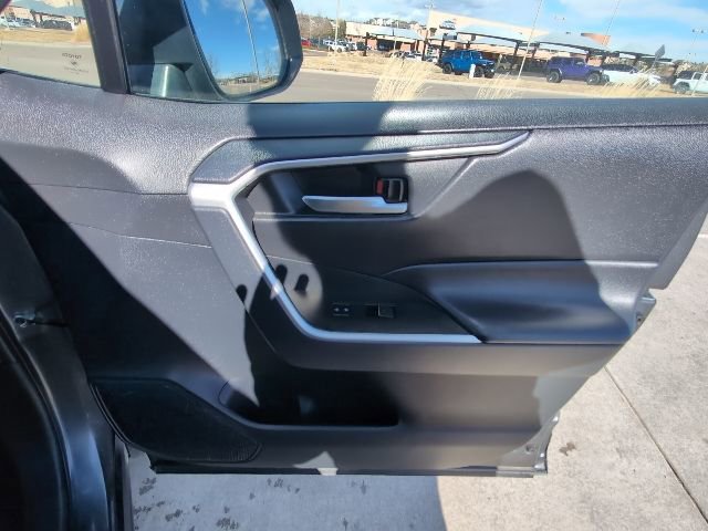 Used 2025 Toyota RAV4 XLE image 30
