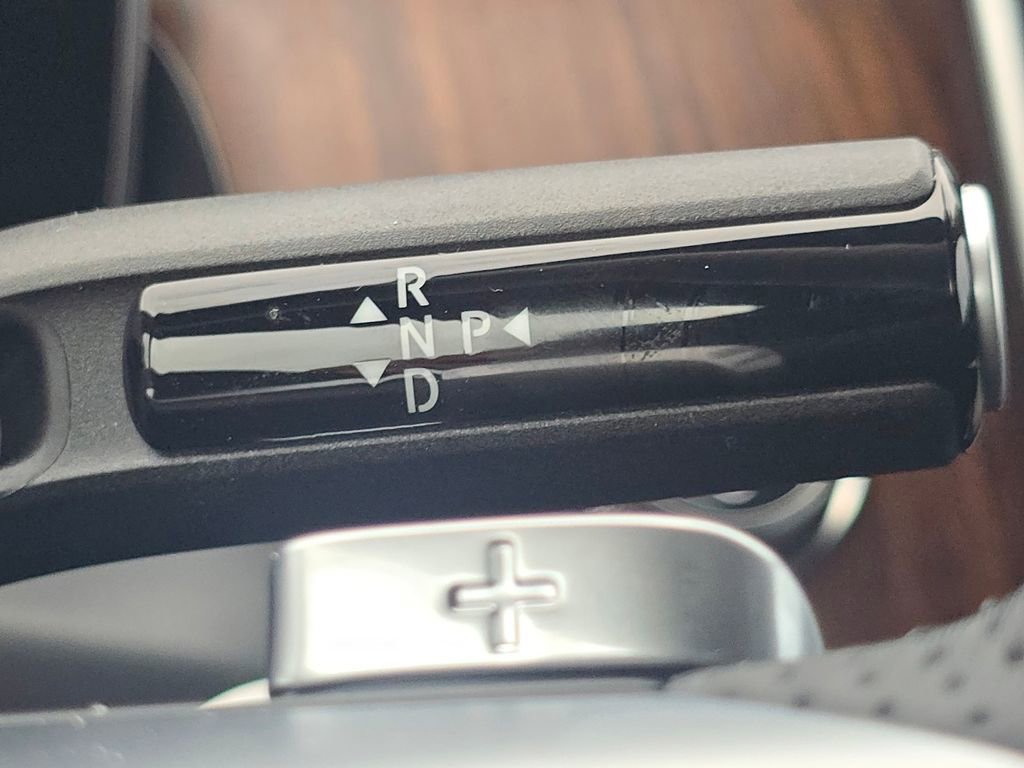 Used 2025 Mercedes-Benz GLC 300 4MATIC image 35