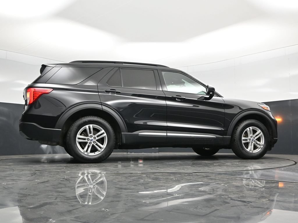 Used 2023 Ford Explorer XLT w/ Equipment Group 202A AWD/4WD image 57