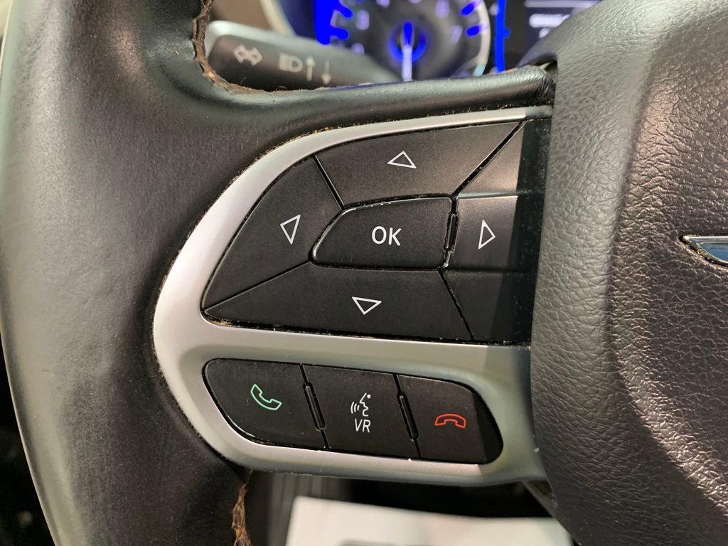 Used 2017 Chrysler Pacifica Touring-L w/ Tire & Wheel Group image 24