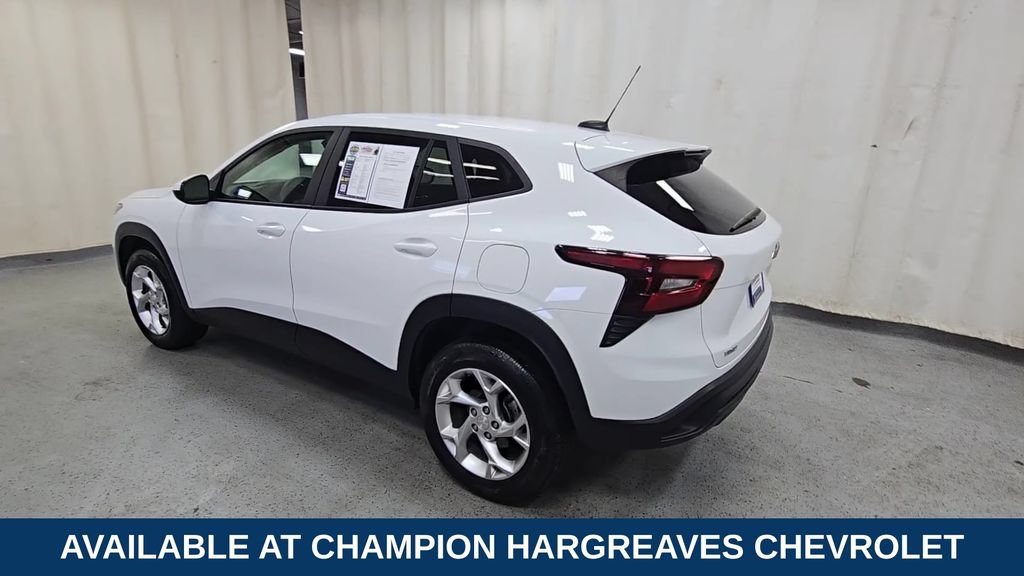 Used 2024 Chevrolet Trax LS w/ LS Convenience Package FWD image 7