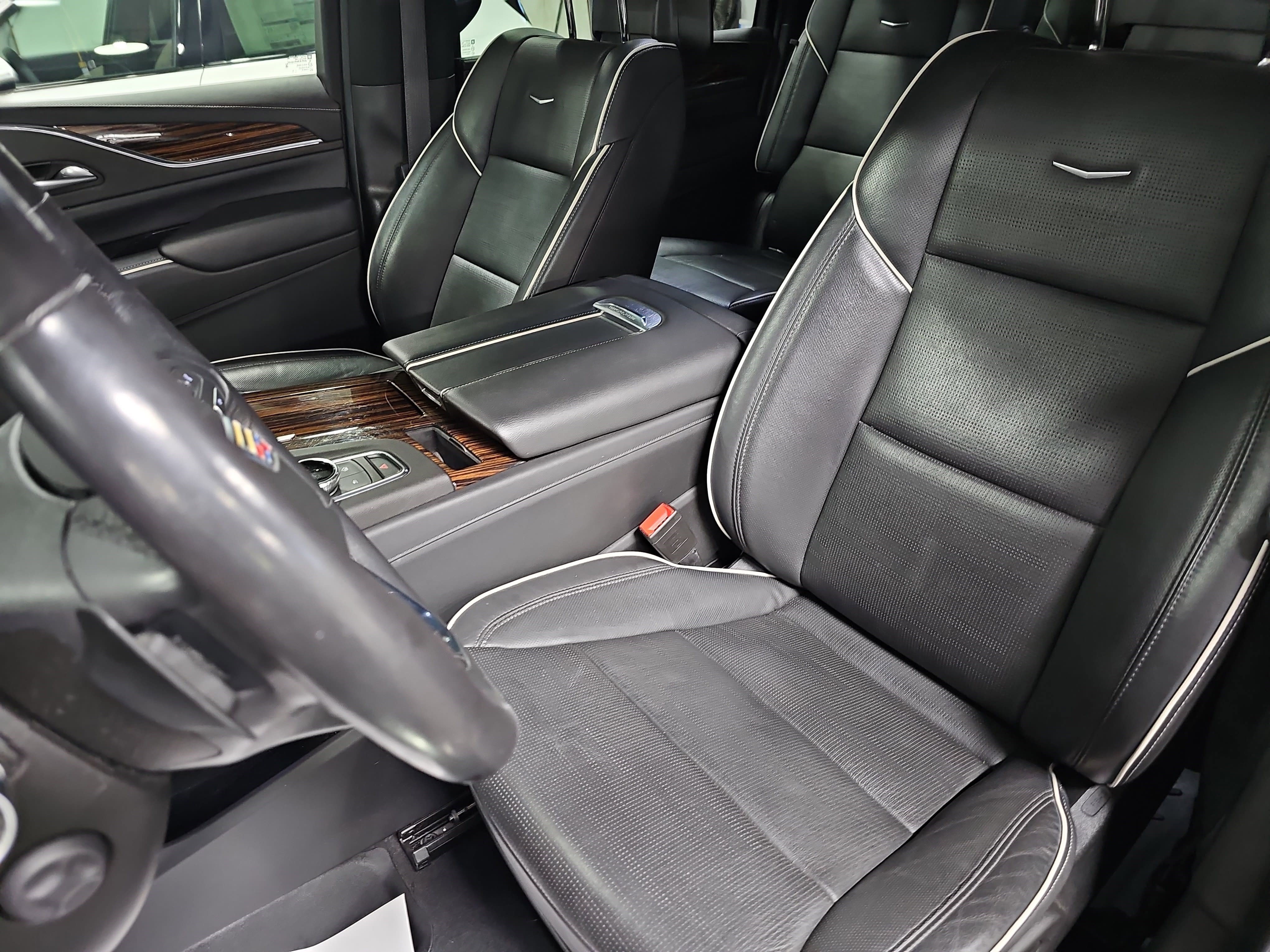 Used 2021 Cadillac Escalade ESV Premium Luxury image 17