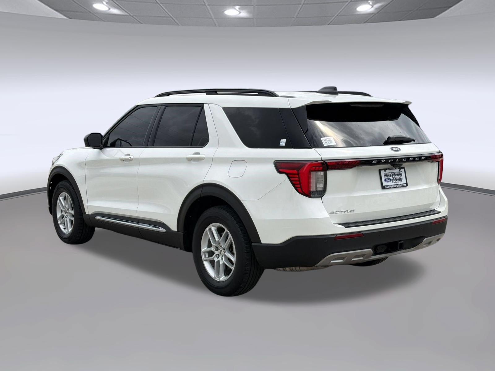 Used 2025 Ford Explorer Active w/ Active Comfort Package RWD image 3