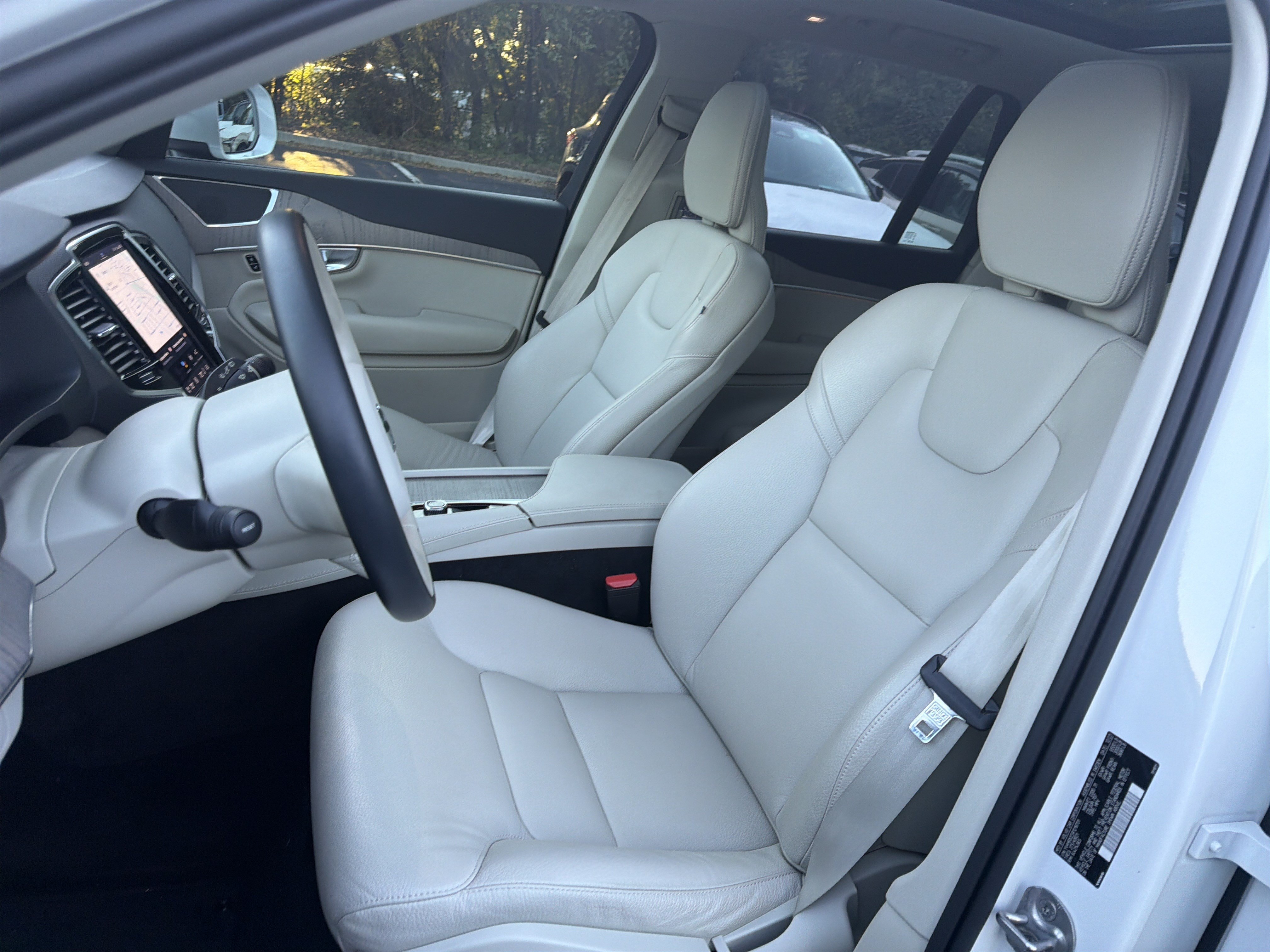 Certified 2024 Volvo XC90 T8 Plus w/ Protection Package Premier AWD/4WD image 16