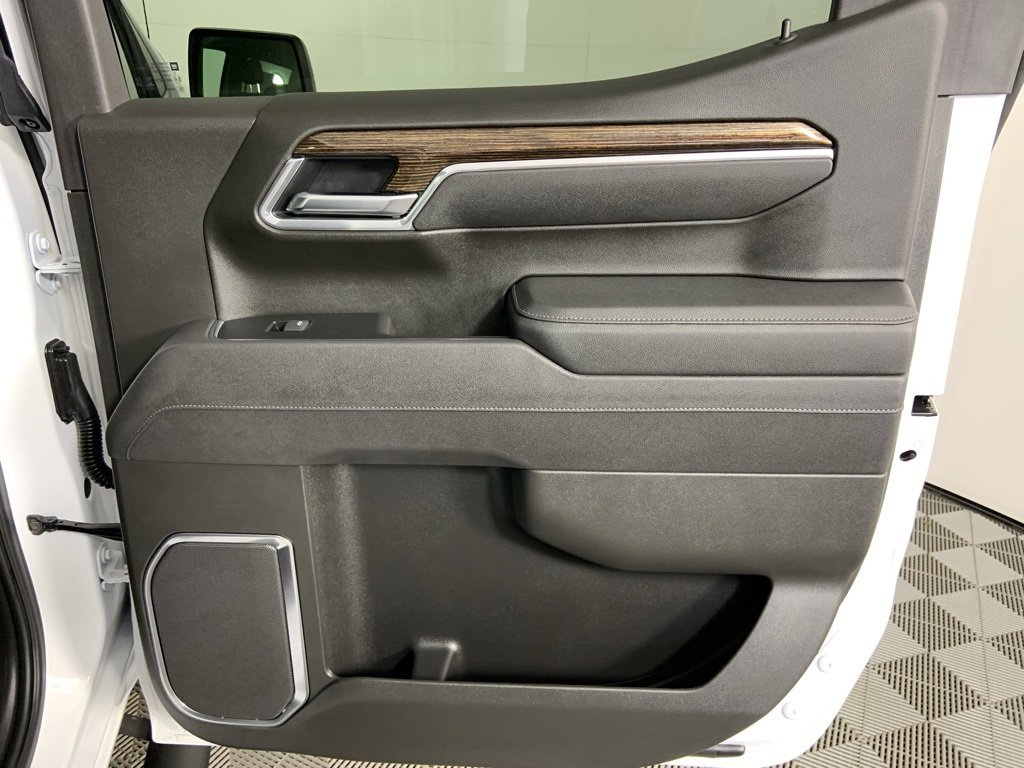 Used 2025 GMC Sierra 1500 Elevation image 11