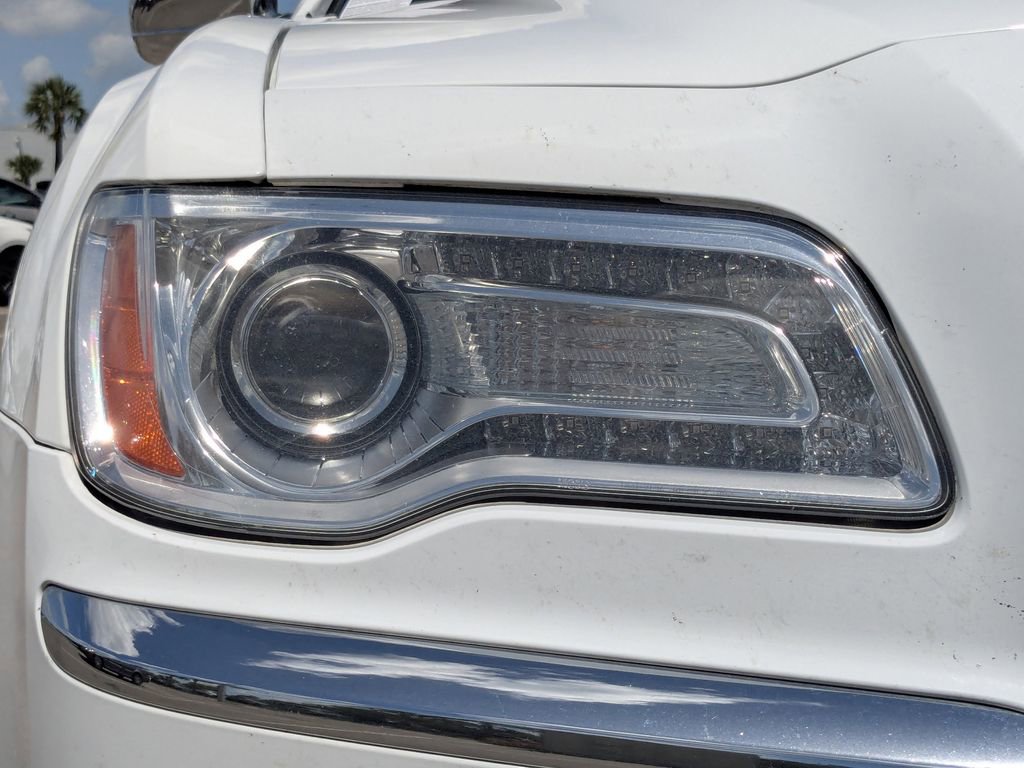 Used 2014 Chrysler 300 C RWD image 13