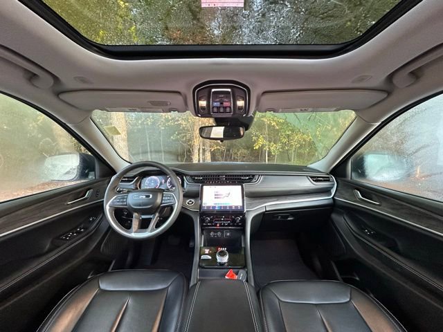 Used 2023 Jeep Grand Cherokee Limited image 3
