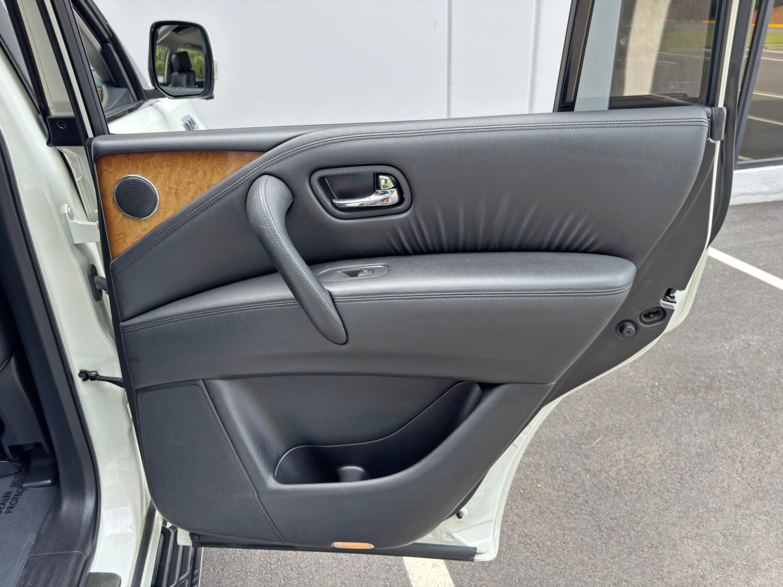 Used 2014 INFINITI QX80 4WD w/ Theater Package image 49